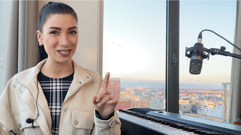 Comment apprendre à chanter en ANGLAIS les 3 CLÉS peu connues ! Elena Hurstel Coach Vocal